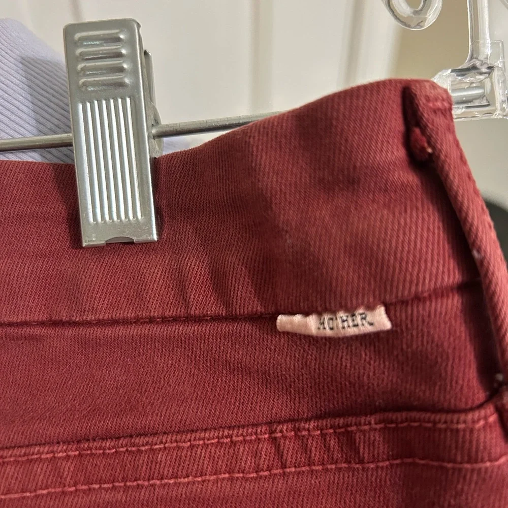 MOTHER Skinny Jeans in Rich Burgundy - Picture 4 of 5